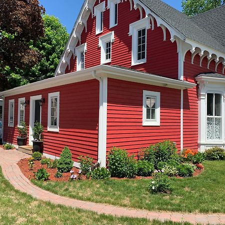 The Red House Fredericton Bed & Breakfast Exterior foto