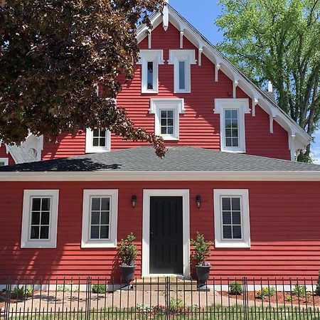 The Red House Fredericton Bed & Breakfast Exterior foto