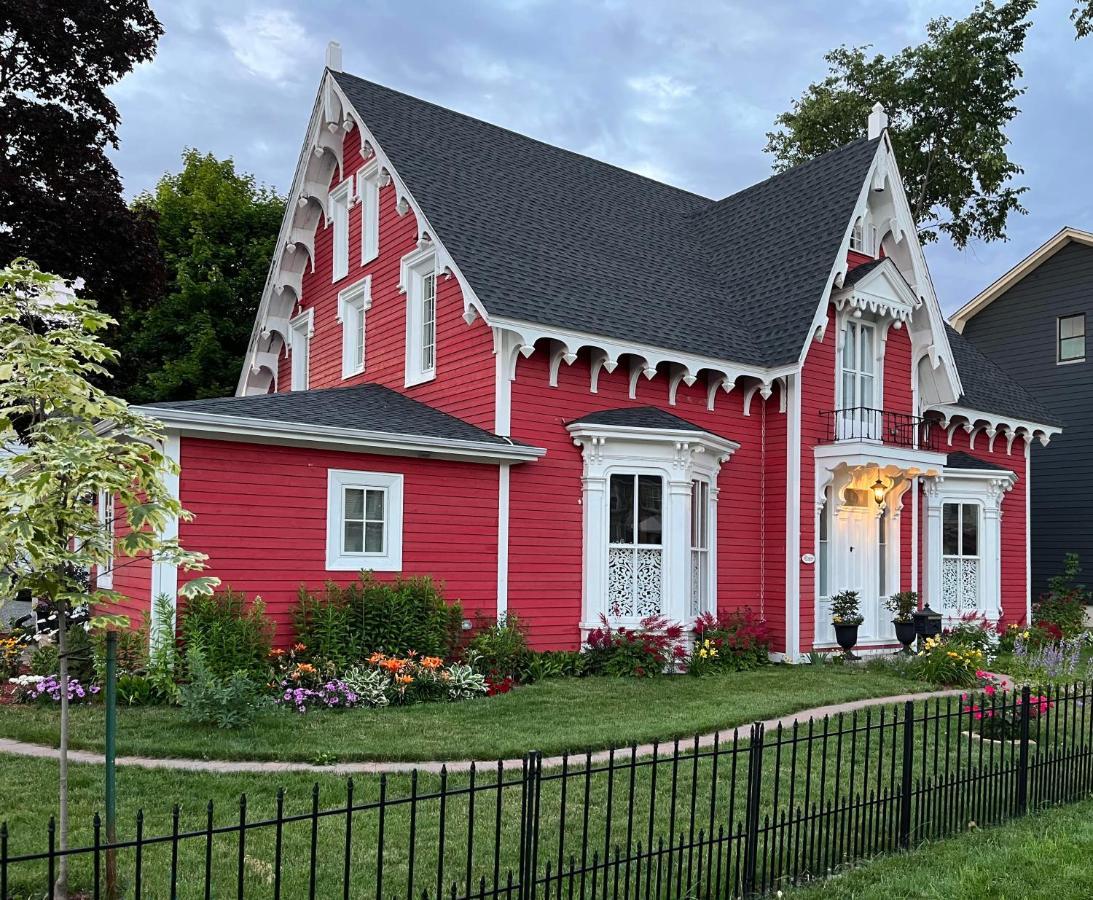 The Red House Fredericton Bed & Breakfast Exterior foto