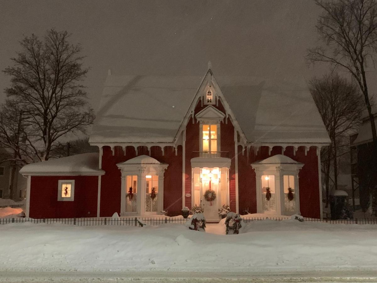 The Red House Fredericton Bed & Breakfast Exterior foto