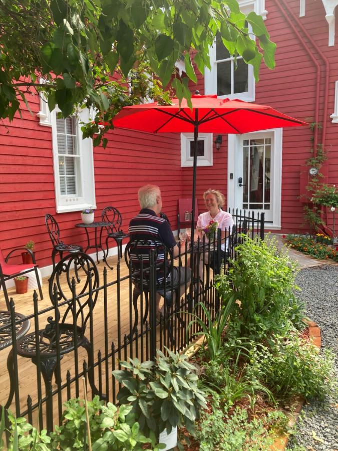 The Red House Fredericton Bed & Breakfast Exterior foto