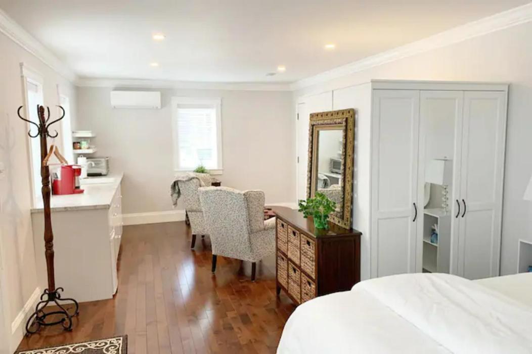 The Red House Fredericton Bed & Breakfast Exterior foto