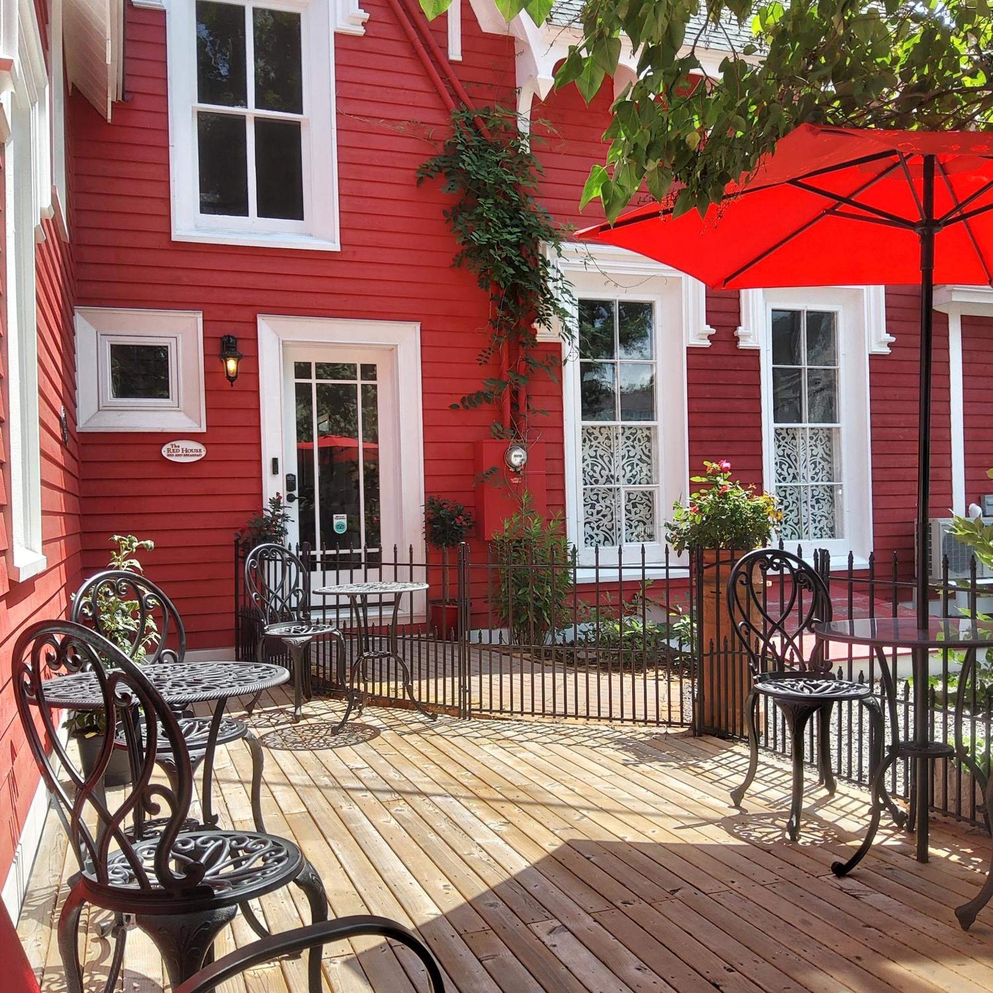 The Red House Fredericton Bed & Breakfast Exterior foto